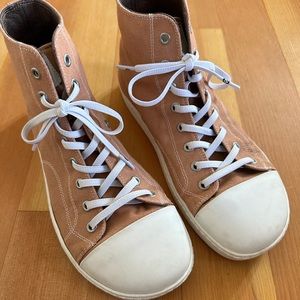 Groundies size 40 canvas high tops